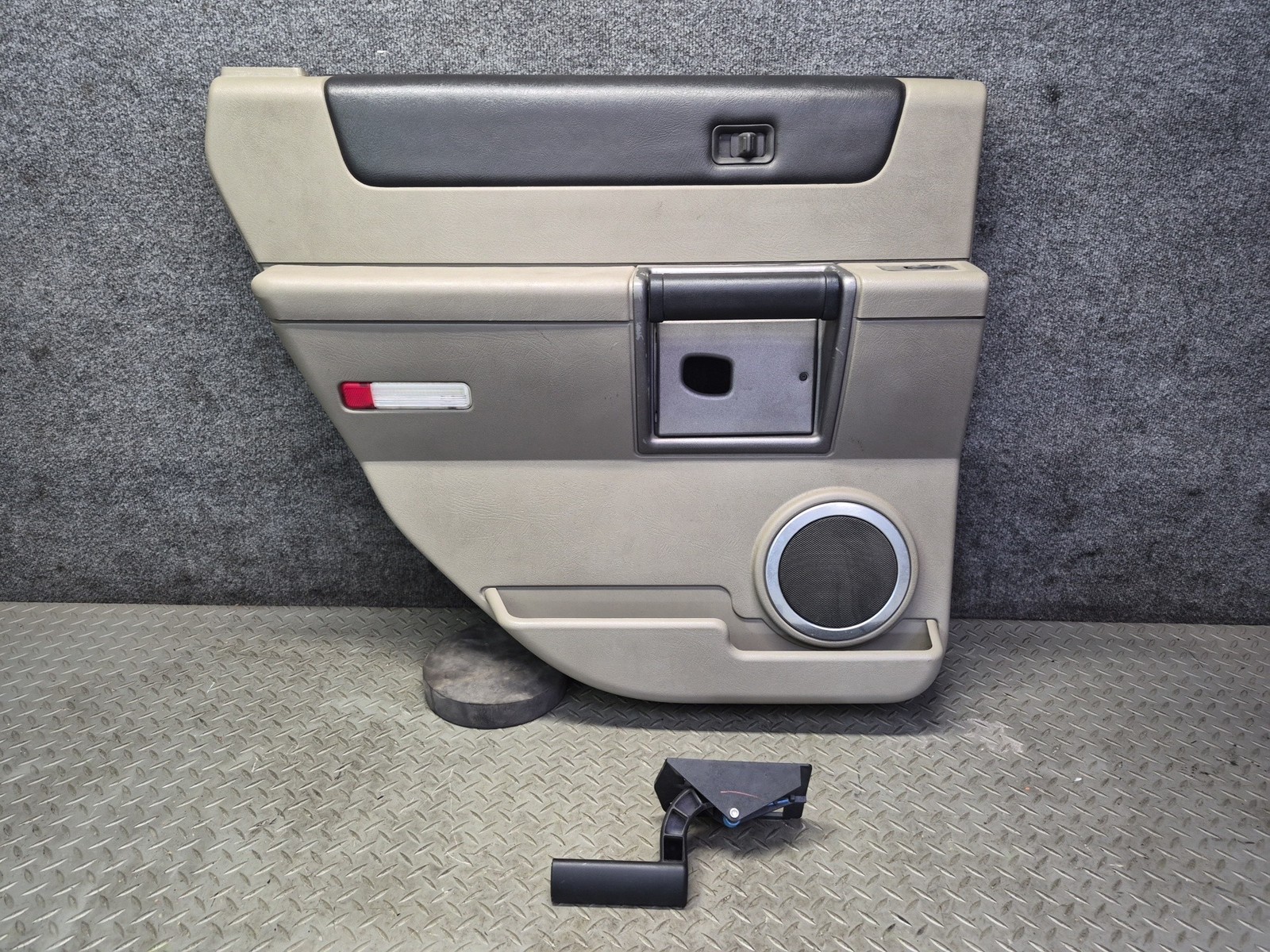 2003-2004 HUMMER H2 REAR LEFT SIDE DOOR INTERIOR TRIM COVER PANEL W/ HANDLE