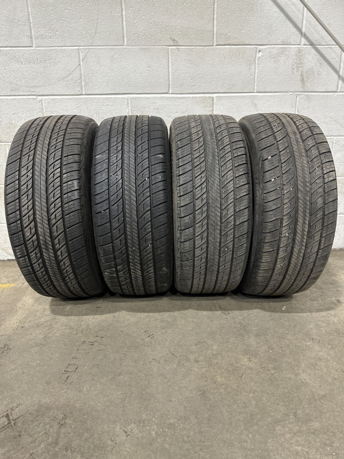 4x P255/45R19 Uniroyal Tiger Paw Touring A/S 9/32 100 V Used Tires 2554519