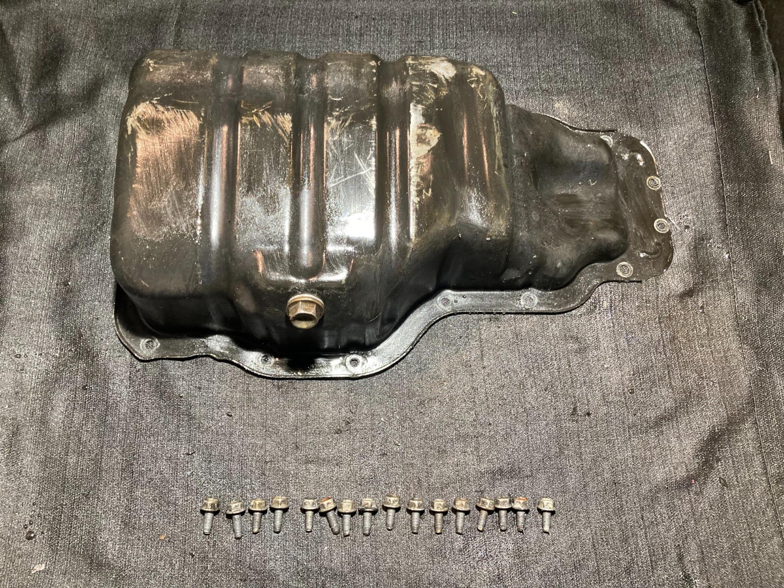 11-16 Hyundai Elantra DOHC 1.8L G4NB Lower Oil Pan & Bolts