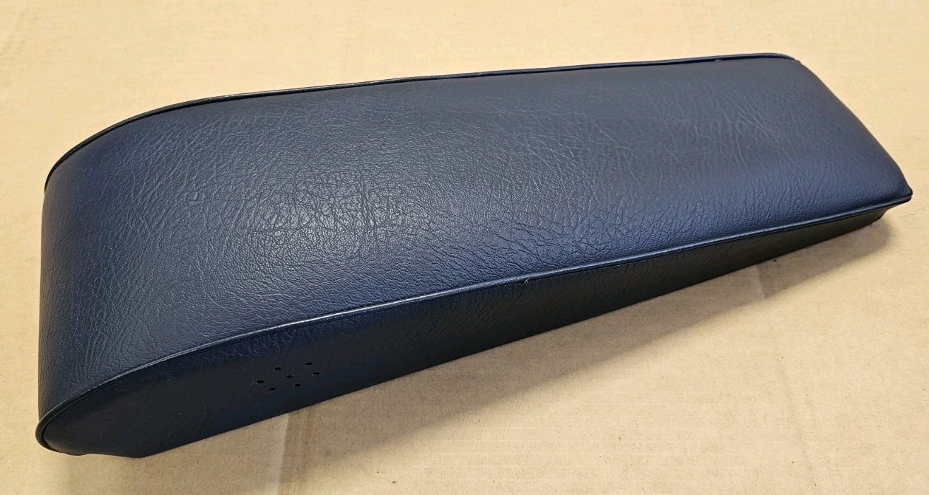 NOS Mercedes Benz W108 W109 Center Console Armrest Pad DARK BLUE 280SE 250SE NOS Mercedes Benz W108 W109 Center Console Armrest Pad DARK BLUE 280SE 250SE