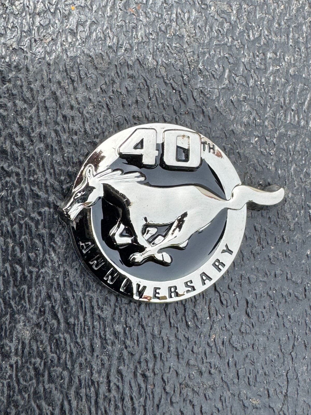 2004 FORD MUSTANG 40TH ANNIVERSARY CELEBRATION METAL SELF STICK BADGE EMBLEM 2004 FORD MUSTANG 40TH ANNIVERSARY CELEBRATION METAL SELF STICK BADGE EMBLEM