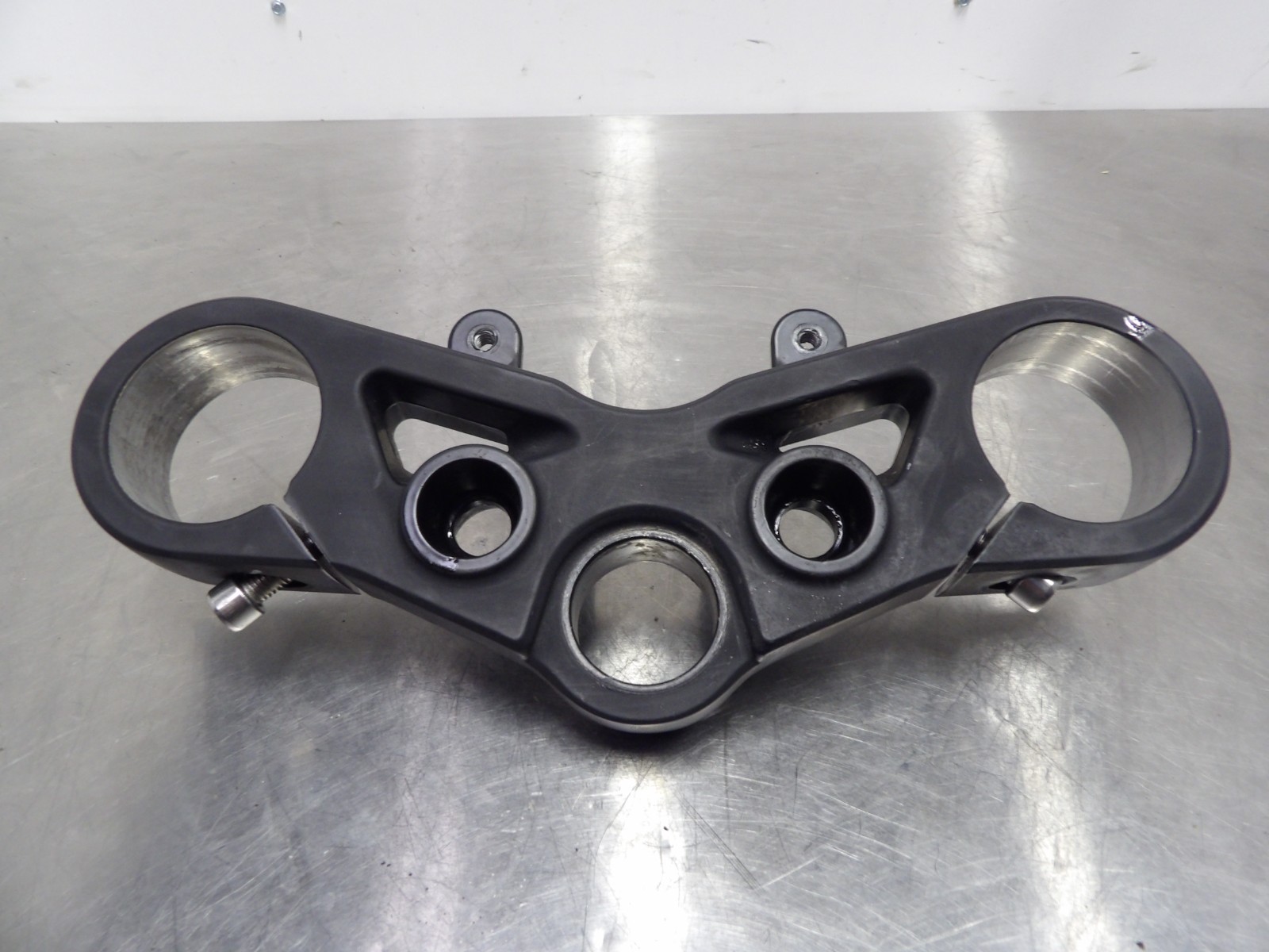 17-25 Benelli 302s upper triple tree steering stem fork clamp R320469007000
