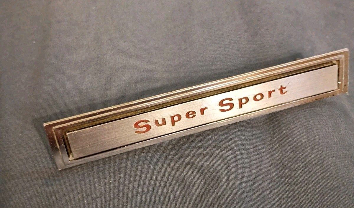 1967 Impala SS SUPER SPORT Dash Emblem GM 3895144 RARE VERY NICE