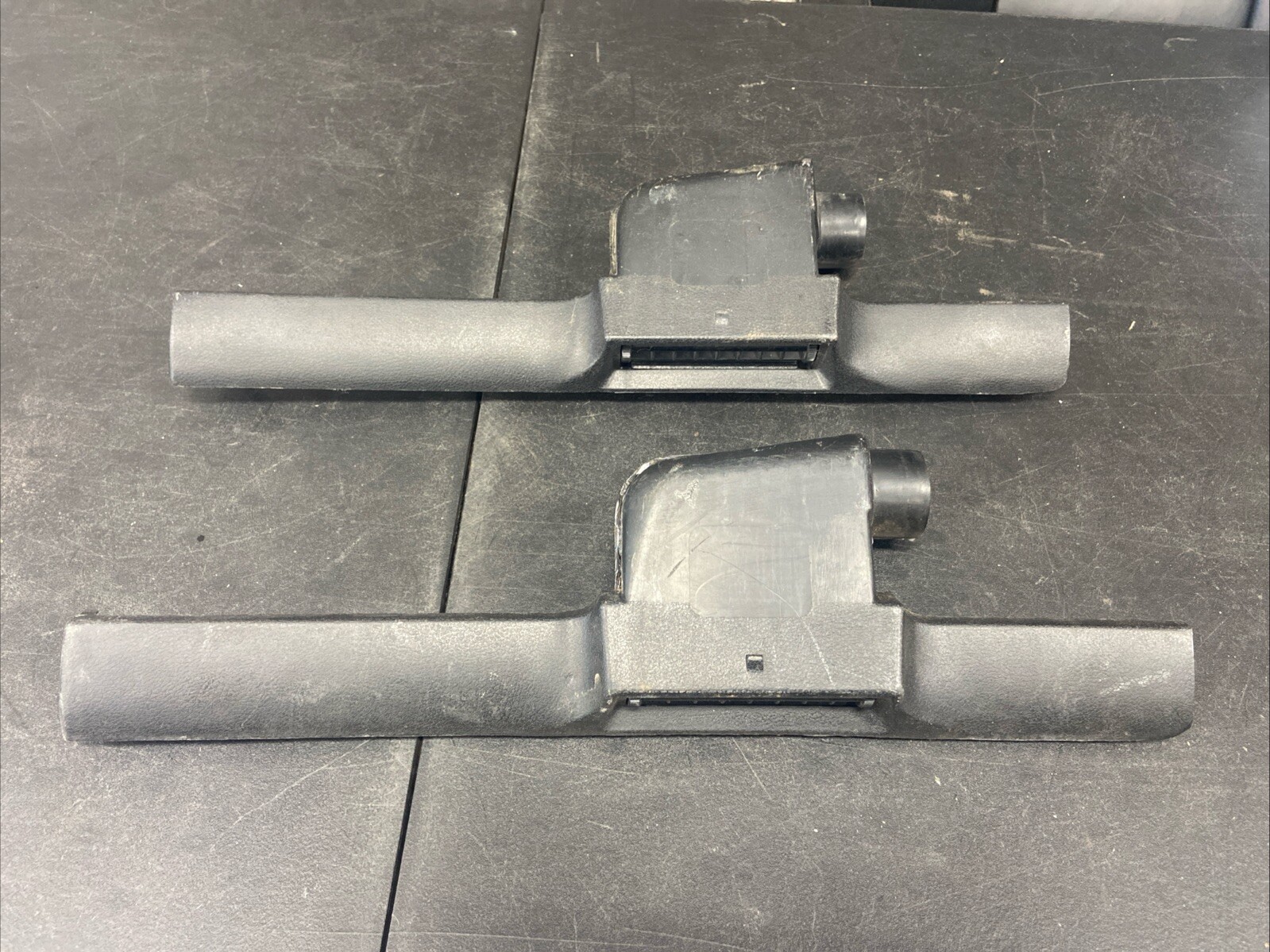 Vintage 70- 72 Chevelle Original GM Lower A/C Dash Vent 3967958 1 Only Vintage 70- 72 Chevelle Original GM Lower A/C Dash Vent 3967958 1 Only