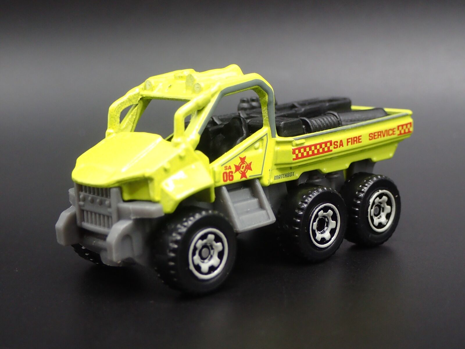 OFFROAD FIRE TRUCK RARE 1/64 MB SCALE COLLECTIBLE DIORAMA DIECAST MODEL CAR
