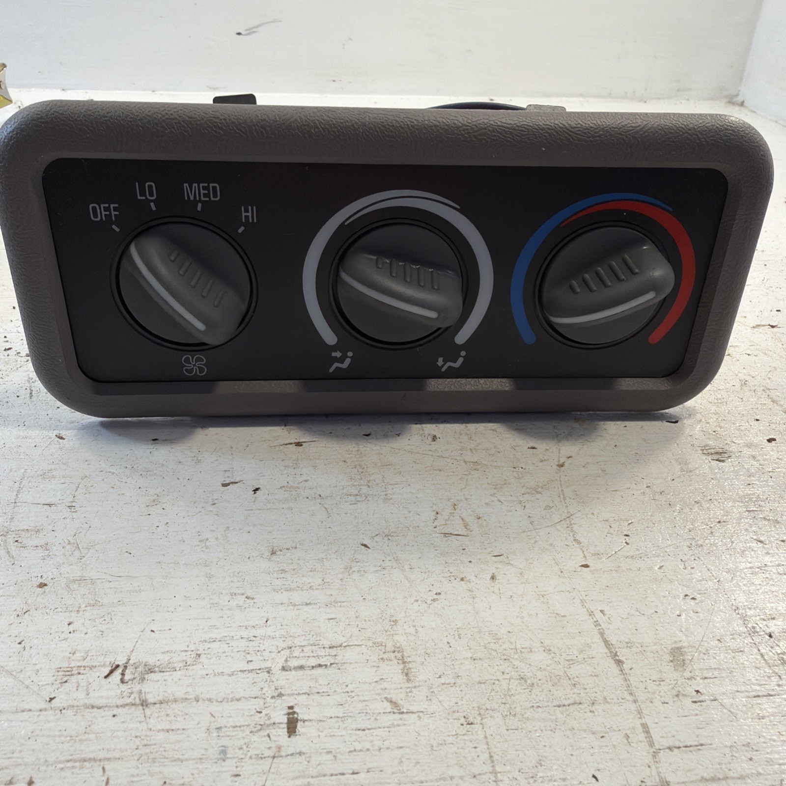 NOS OEM GM 16154598 Rear AC Climate Control Temperature Switch 1992-99 Tahoe NEW NOS OEM GM 16154598 Rear AC Climate Control Temperature Switch 1992-99 Tahoe NEW