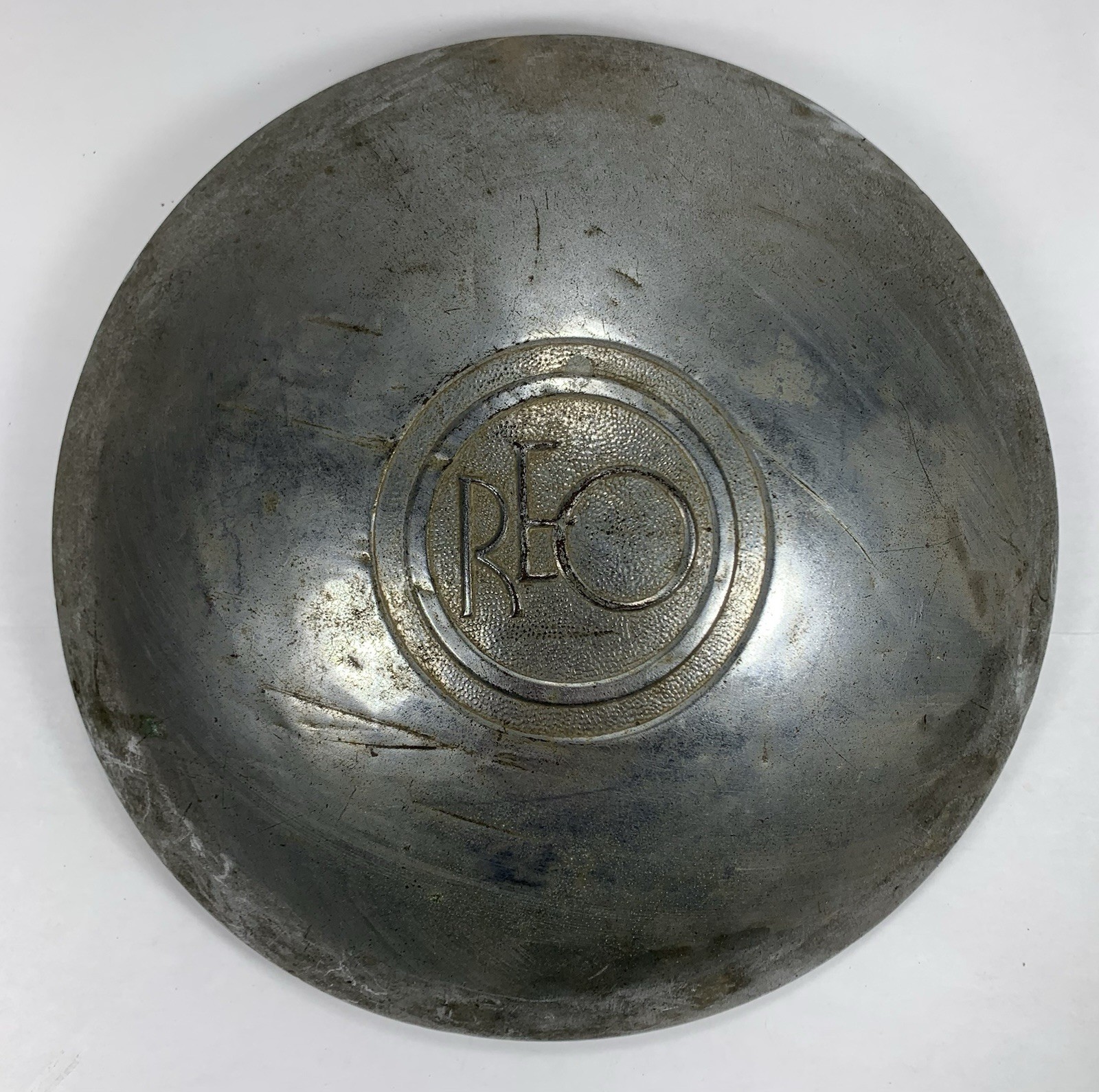vtg 1920 s 1930 s REO HUB CAP ORIGINAL OEM (1 Only) vtg 1920 s 1930 s REO HUB CAP ORIGINAL OEM (1 Only)