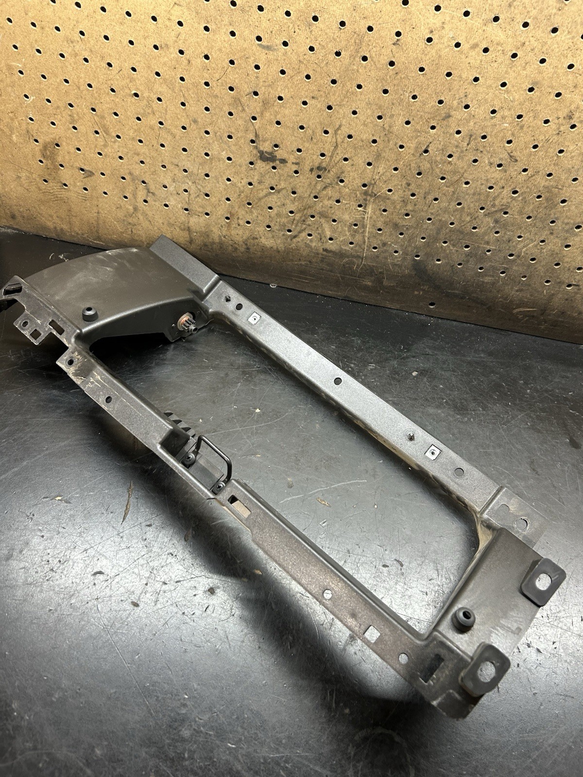 2007-2013 Chevy Silverado GMC Sierra Lower Glove Box Bracket Assembly OEM
