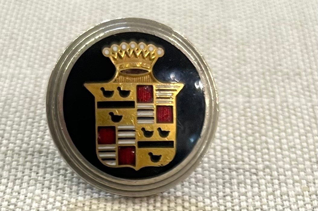 VINTAGE CADILLAC V8 RADIATOR EMBLEM ORNAMENT BADGE GRILLE VINTAGE CADILLAC V8 RADIATOR EMBLEM ORNAMENT BADGE GRILLE