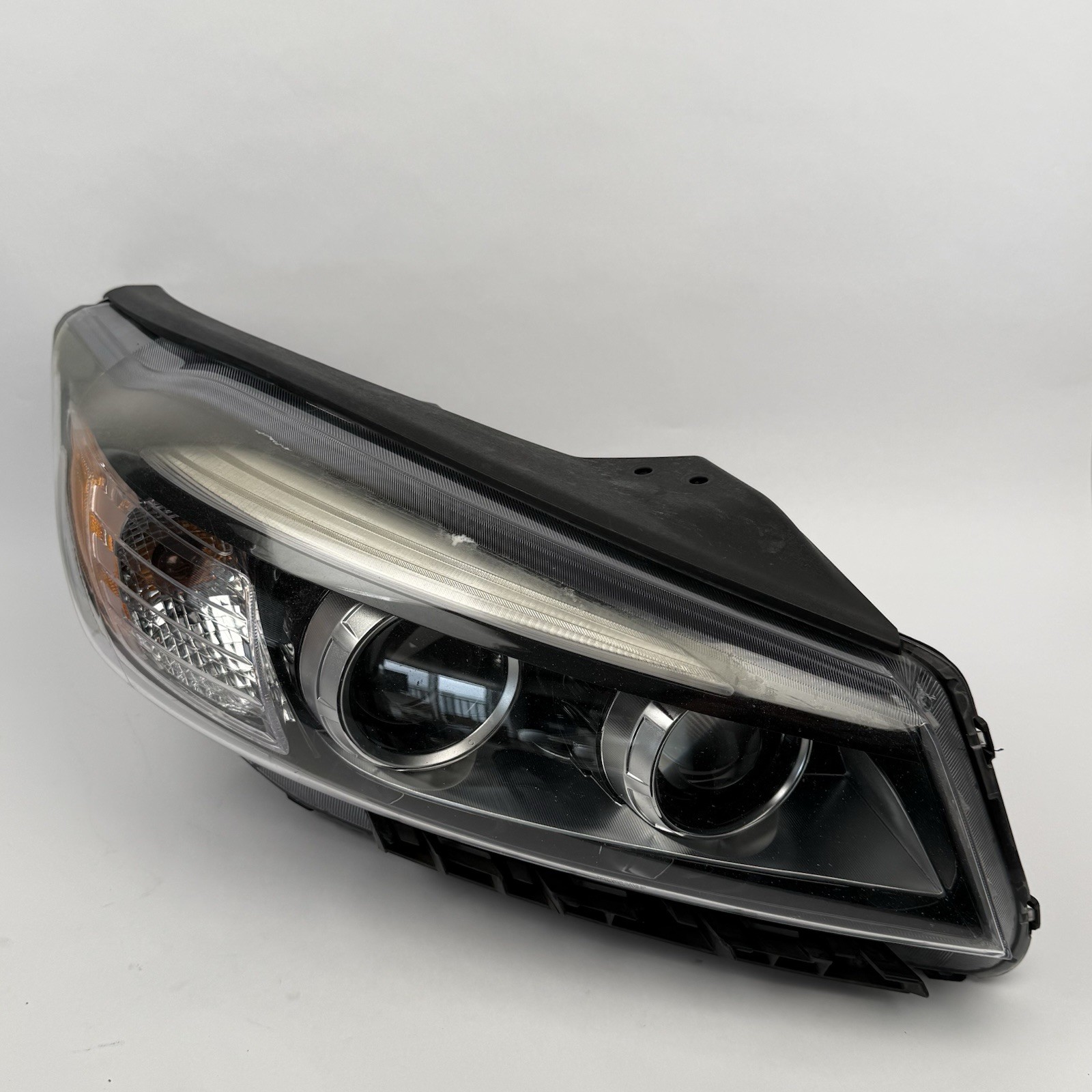 2016-2018 Kia Sorento Right Passenger Halogen Headlight Assembly OEM 92102-C6 2016-2018 Kia Sorento Right Passenger Halogen Headlight Assembly OEM 92102-C6