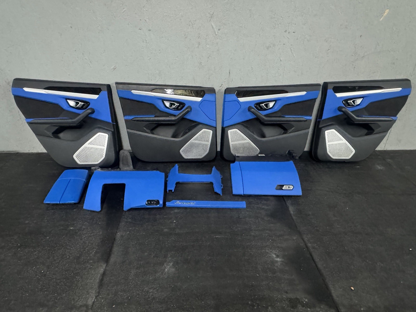 Set 4 Front Rear Interior Door Trim Panel Black Blue OEM Lamborghini Urus 2019 Set 4 Front Rear Interior Door Trim Panel Black Blue OEM Lamborghini Urus 2019