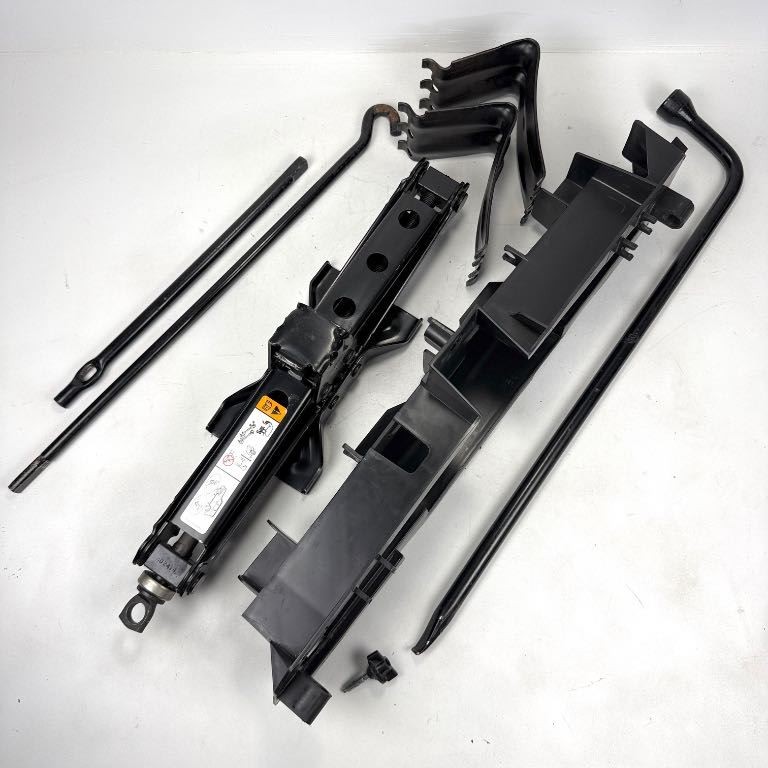 07-17 Ford Expedition Jack and Tool Kit OEM