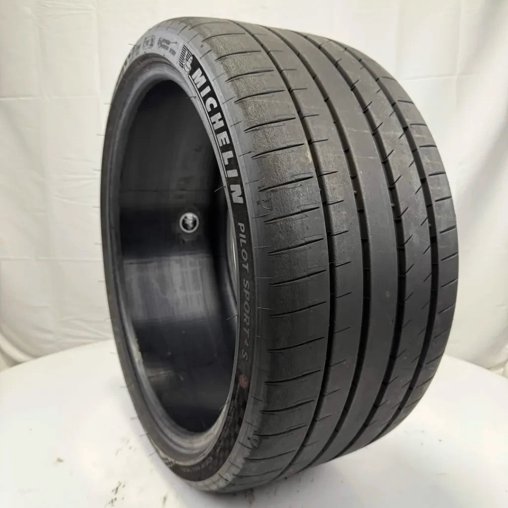 Used 265/30ZR19 Michelin Pilot Sport 4 S 93Y 9/32 (DOT 25) Used 265/30ZR19 Michelin Pilot Sport 4 S 93Y 9/32 (DOT 25)
