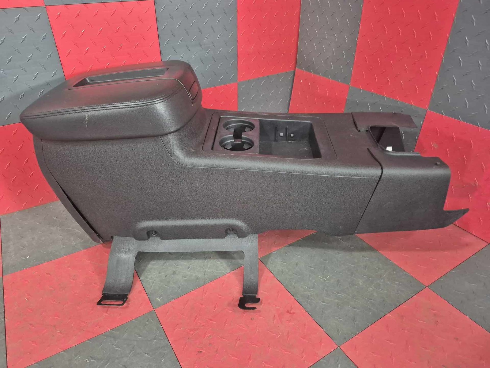 2010-2014 Chevrolet Tahoe Floor Mounted Center Console Assy w/oEntertainment Ctr 2010-2014 Chevrolet Tahoe Floor Mounted Center Console Assy w/oEntertainment Ctr