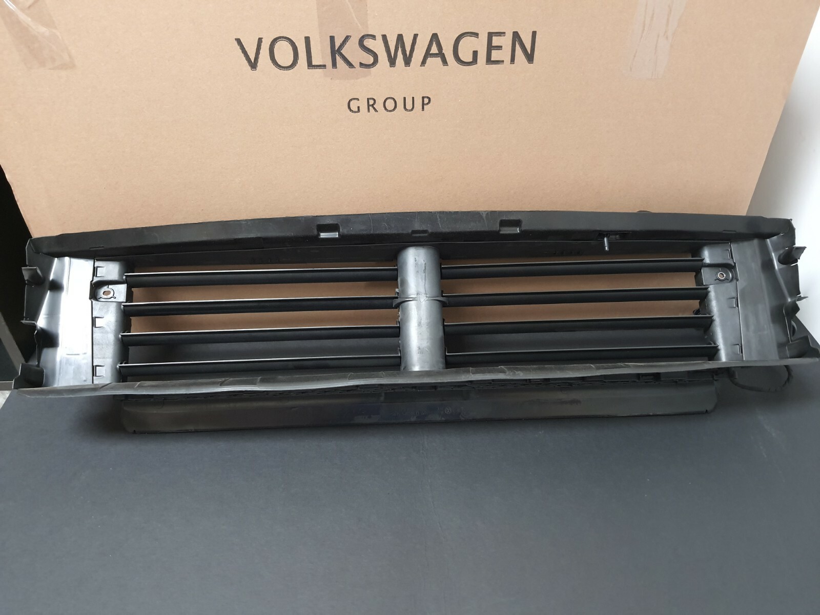 5C6122321A  5C6122321B  5C6122321C  NEW  VW  AIR  SHUTTER ASSY JETTA   2015-18