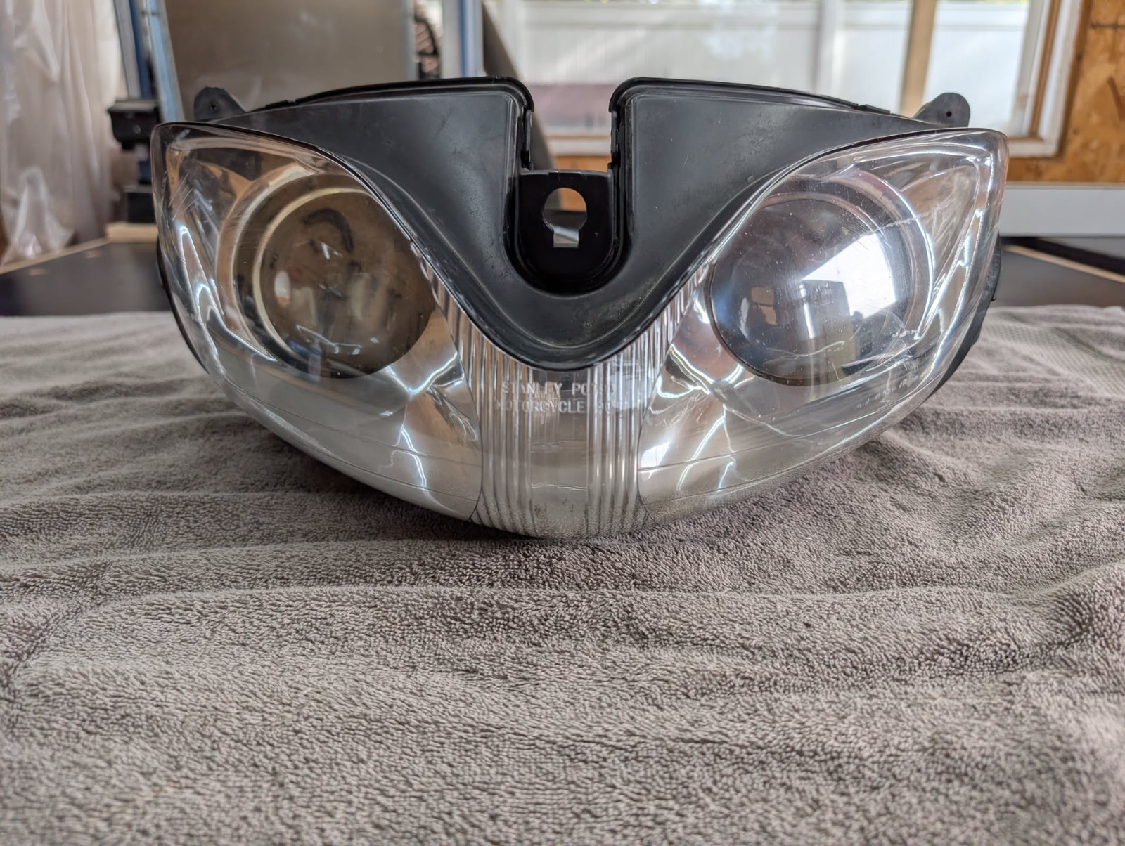 2001-2005 Suzuki Bandit 1200S GSF1200S OEM Headlight Assembly Twin Projector 2001-2005 Suzuki Bandit 1200S GSF1200S OEM Headlight Assembly Twin Projector