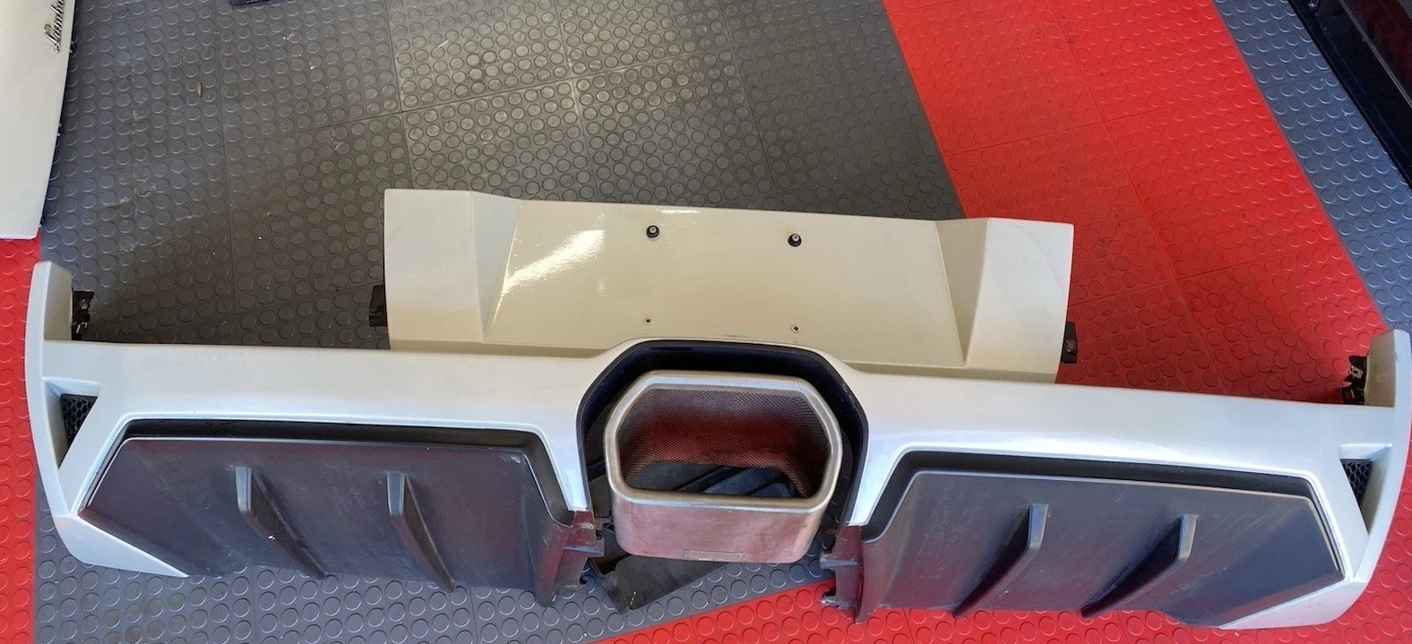 Lamborghini Murcielago LP640 OEM Rear Bumper Original Ballon White Paint Lamborghini Murcielago LP640 OEM Rear Bumper Original Ballon White Paint