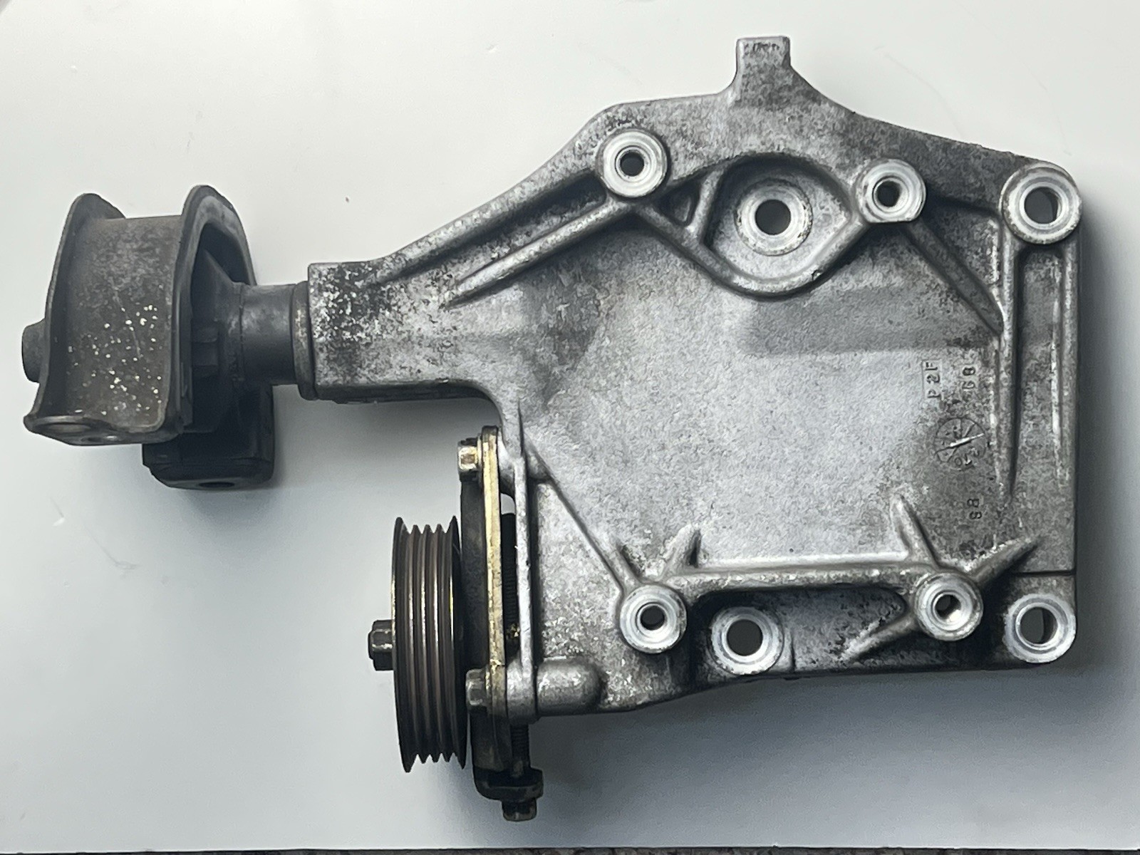 96-00 HONDA CIVIC AC COMPRESSOR MOUNTING BRACKET OEM