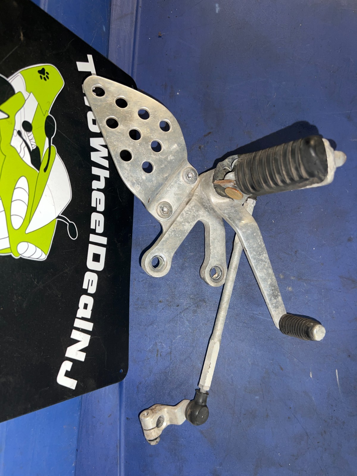 1998-2003 Kawasaki Ninja ZX9R ZX9 ZX 9 9R zx6r Foot Peg Shift lever bracket rest