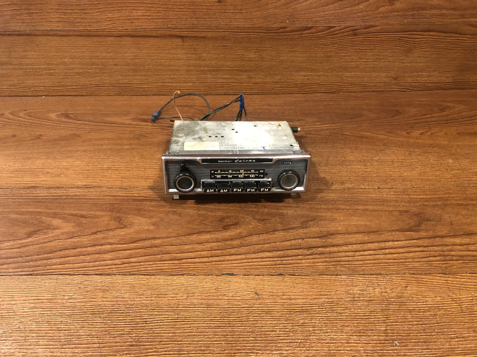MERCEDES W108 W109 W114 BECKER EUROPA MU VINTAGE RADIO STEREO AM FM PLAYER OEM MERCEDES W108 W109 W114 BECKER EUROPA MU VINTAGE RADIO STEREO AM FM PLAYER OEM