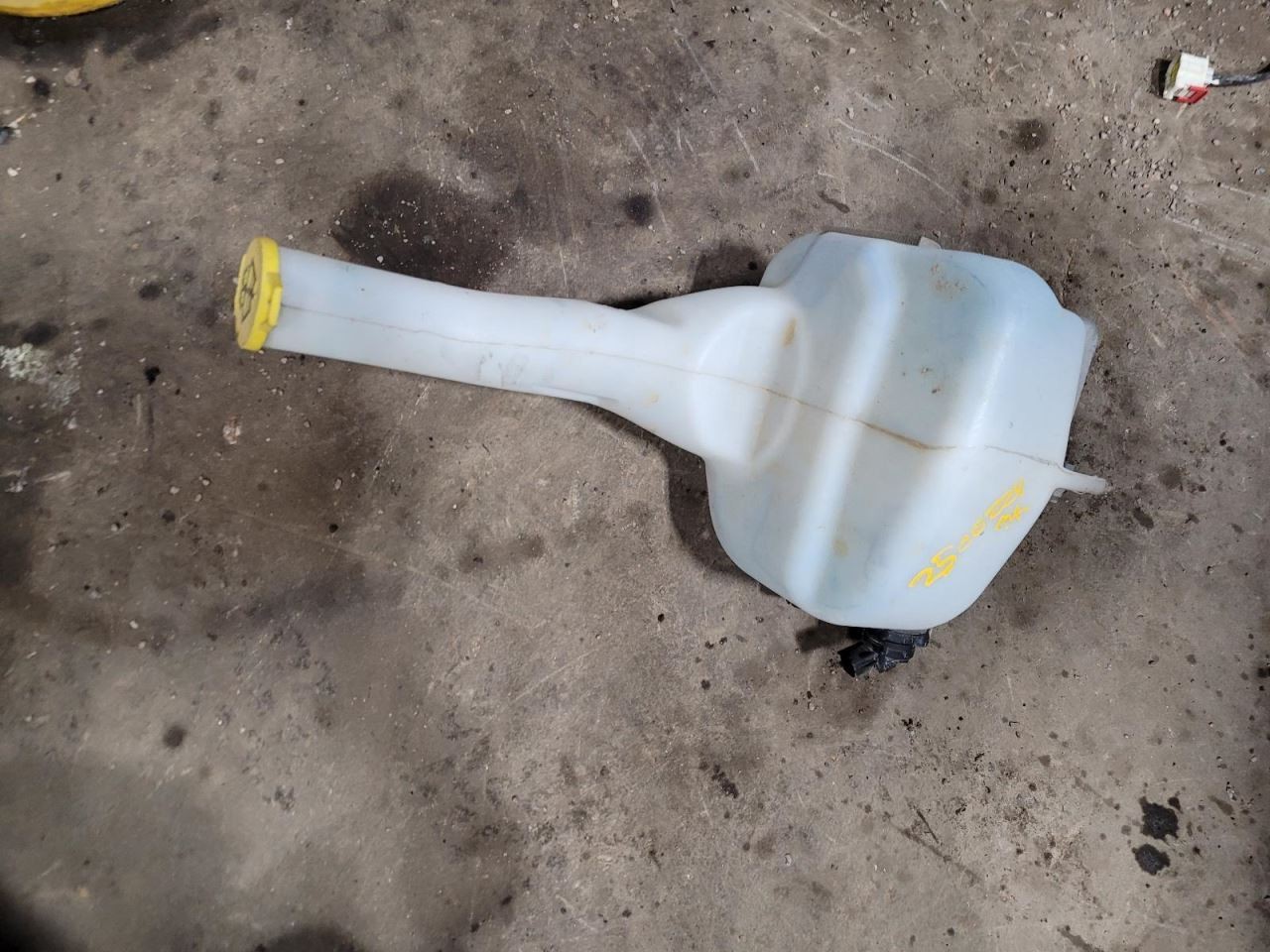 Wash Reservoir Fits 14-23 CHALLENGER 1962074