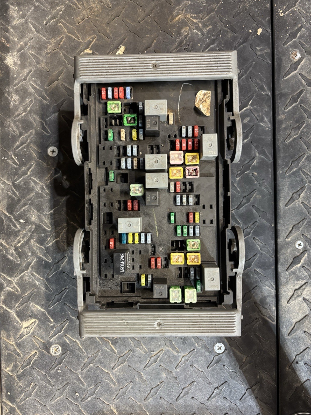 2007-2009 Silverado Sierra 2500HD 3500HD 6.6L Duramax LMM Engine Fuse Box OEM