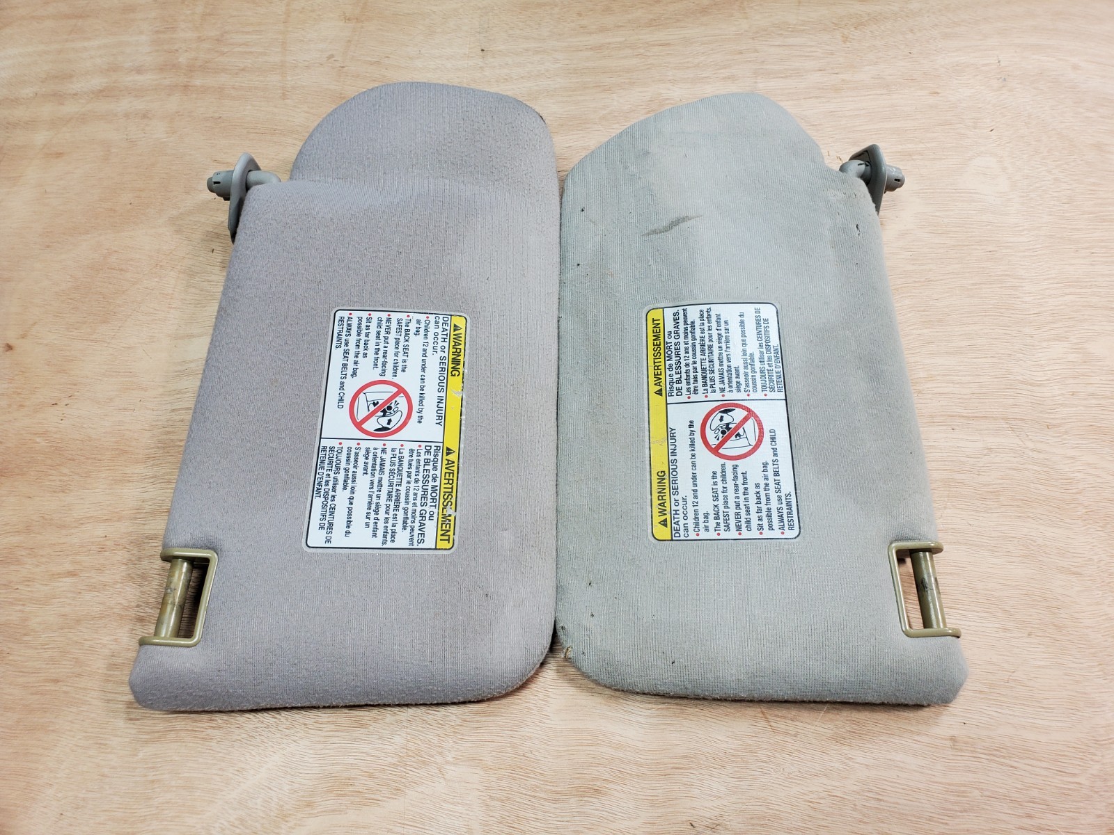 2000-2006 Nissan Sentra Sun Visor Left Right Pair Mirrored Gray Cloth OEM 2000-2006 Nissan Sentra Sun Visor Left Right Pair Mirrored Gray Cloth OEM