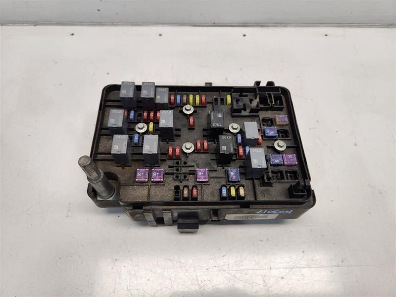 2008-2010 Chevy Cobalt Engine Fuse Box Assembly OEM