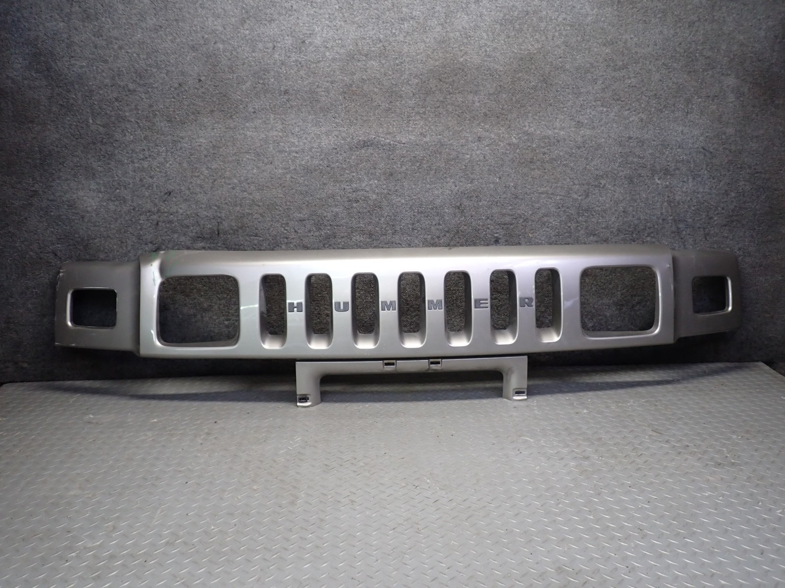 2003-2007 HUMMER H2 FRONT BUMPER RADIATOR UPPER GRILLE 15177227