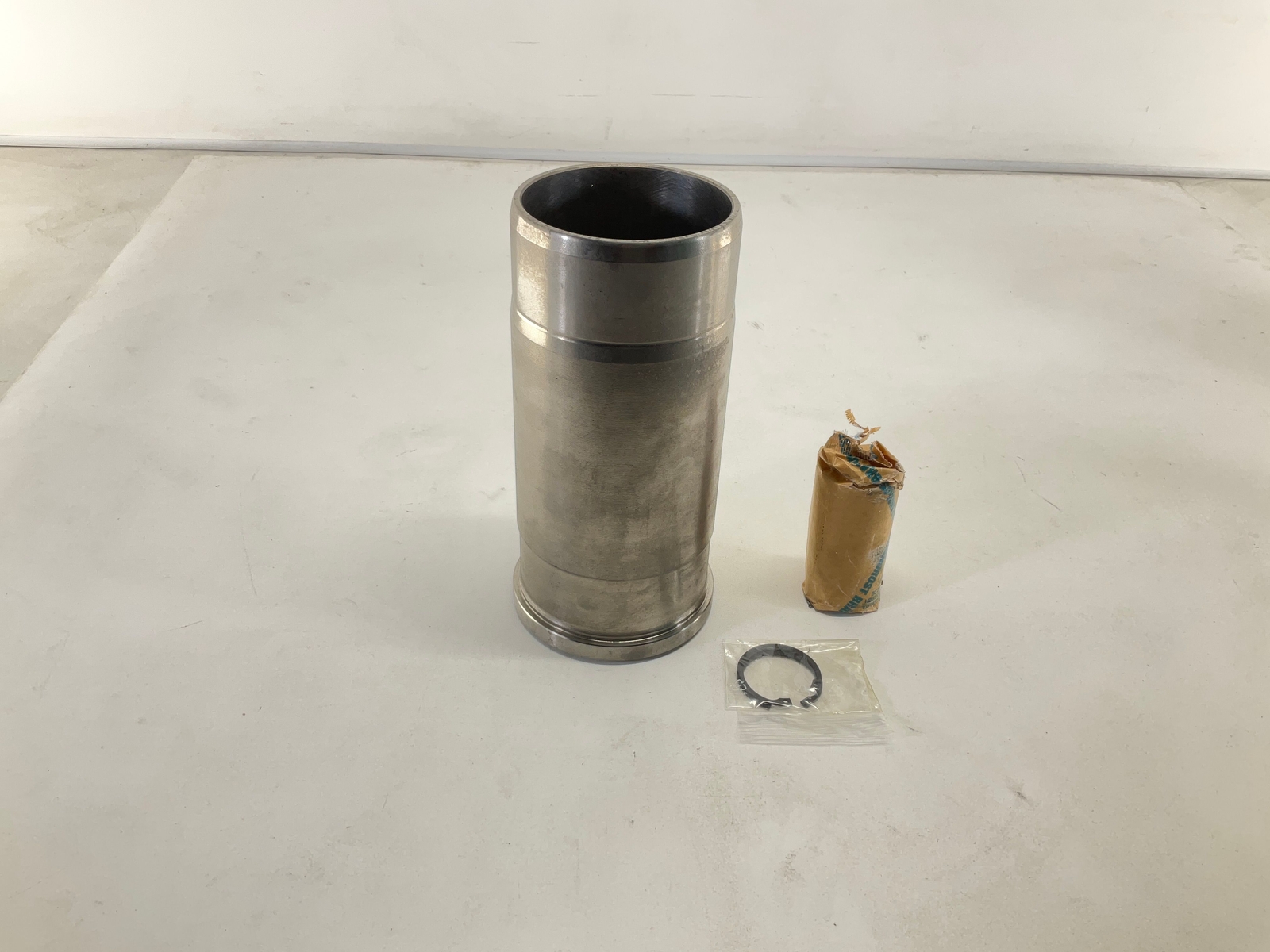 VOLVO KOLBENSCHMIDT ENGINE PISTON / SLEEVE REPAIR KIT
