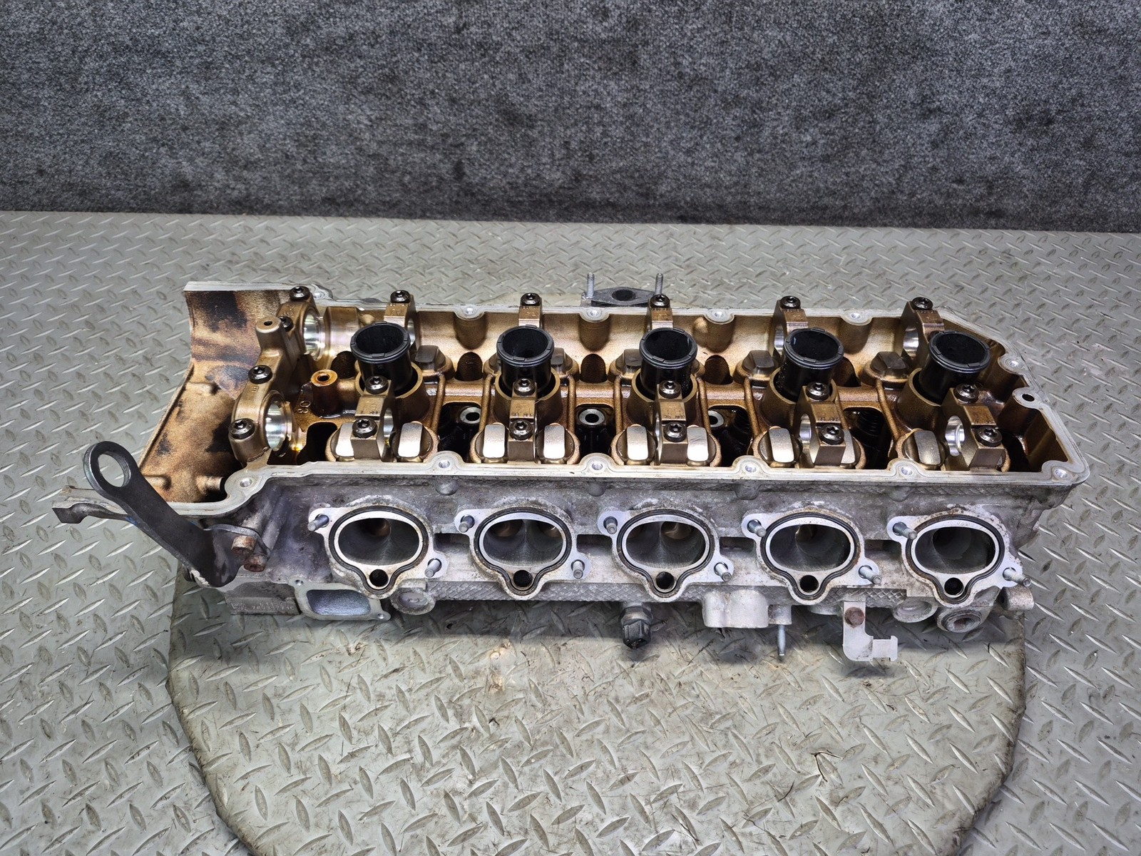 2006-2010 BMW E64 E63 M6 S85 V10 ENGINE RIGHT SIDE CYLINDER HEAD ASSEMBLY
