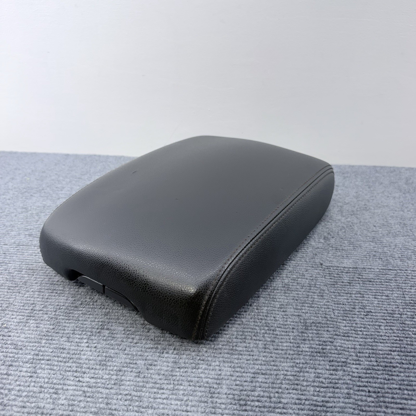 2009-2012 Infiniti FX35 Center Console Black Leather Armrest Lid Storage OEM