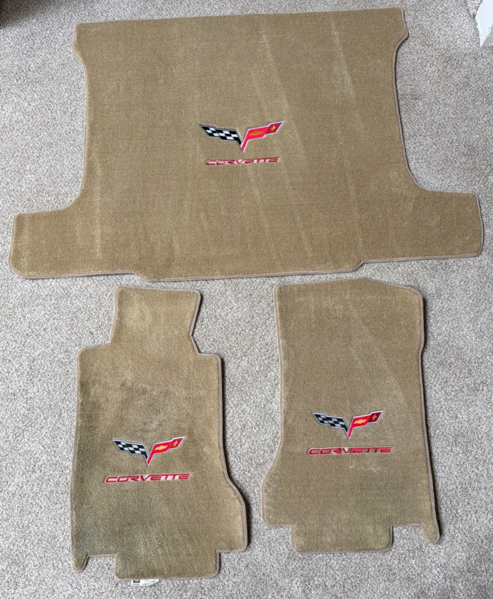 GM 05-06 C6 Corvette Cashmere Tan floor Mats - CORVETTE OEM LLOYD