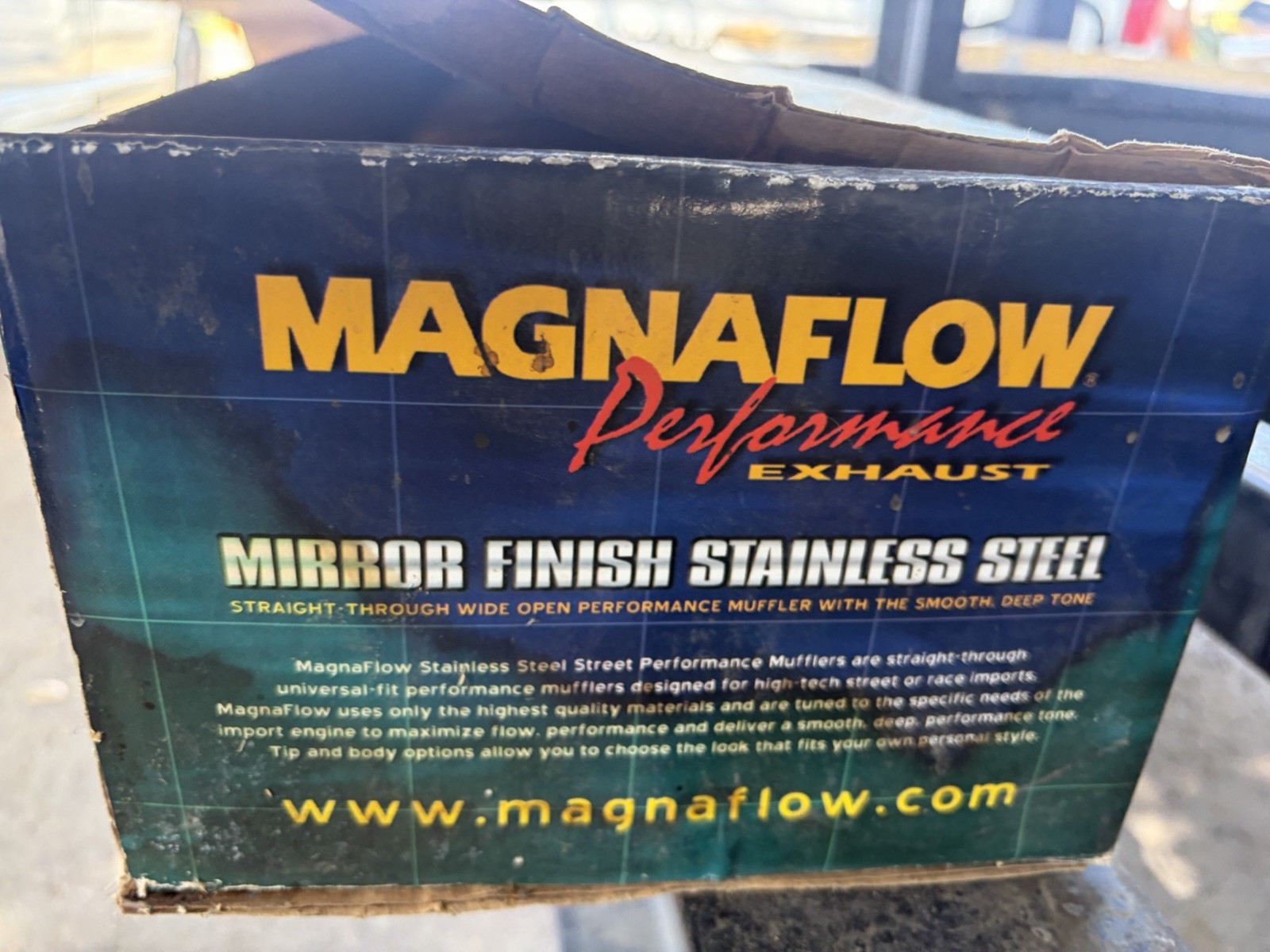 MagnaFlow Universal Performance Muffler Stainless Steel Mirror Finish Dual Tip MagnaFlow Universal Performance Muffler Stainless Steel Mirror Finish Dual Tip