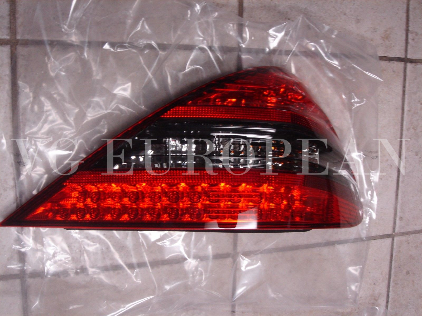 Mercedes-Benz SL Genuine Right Tail Light SL63 SL500 SL550 SL55 AMG NEW 2003+