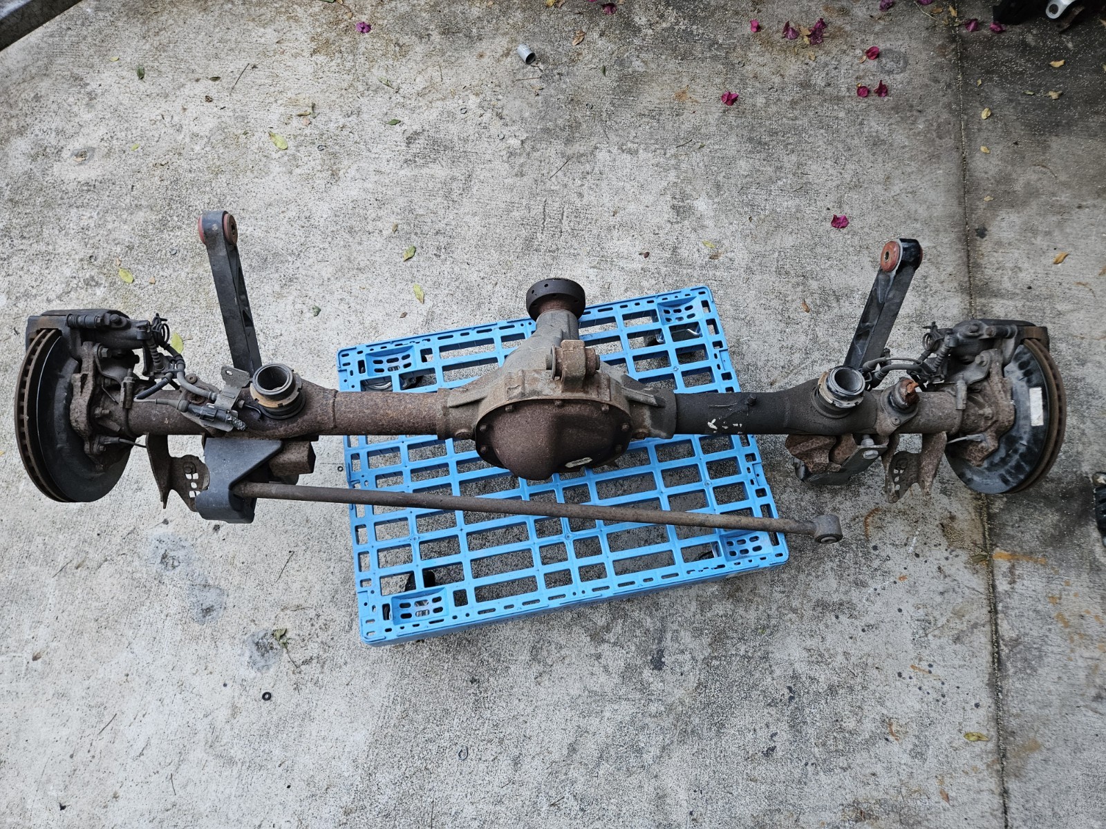07-09 FORD MUSTANG SHELBY GT500 OEM REAR DROP OUT DIFFERENTIAL AXLES HUBS BRAKES