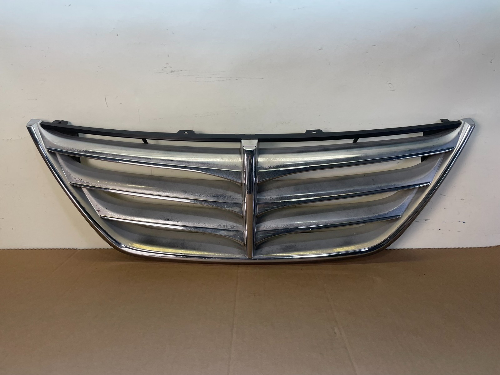 2009 - 2011 Hyundai Genesis Sedan Front Upper Grill Grille OEM AH6593 DG