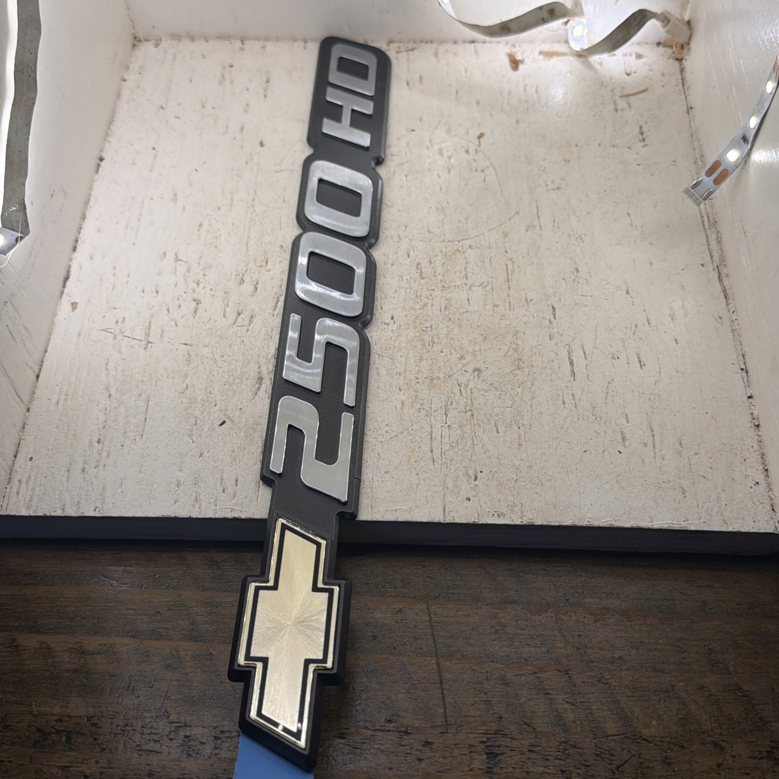 NOS OEM GM 15707431 Front Door Side Emblem 2500HD Bowtie Silverado 2001-07 New