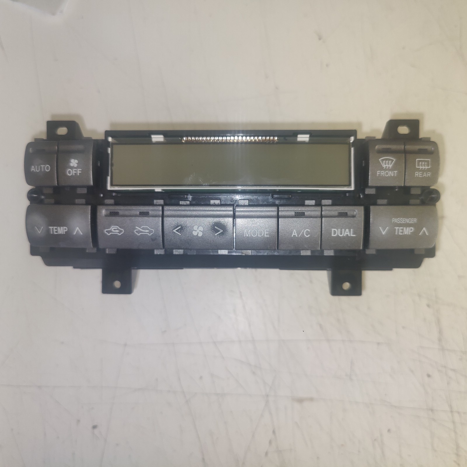 2003/2005 Lexus GX470 A/C HVAC Climate Control Unit Non Navigation 88650-60770 2003/2005 Lexus GX470 A/C HVAC Climate Control Unit Non Navigation 88650-60770