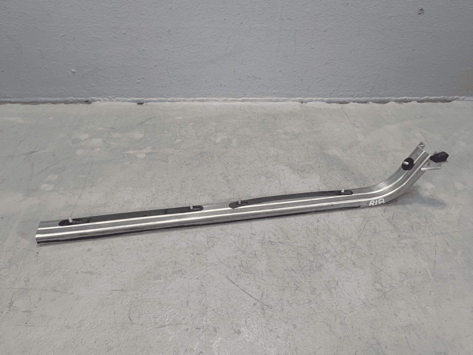 Honda Odyssey Rear Passenger Side Slide Door Center Roller Rail OEM 2018-2026