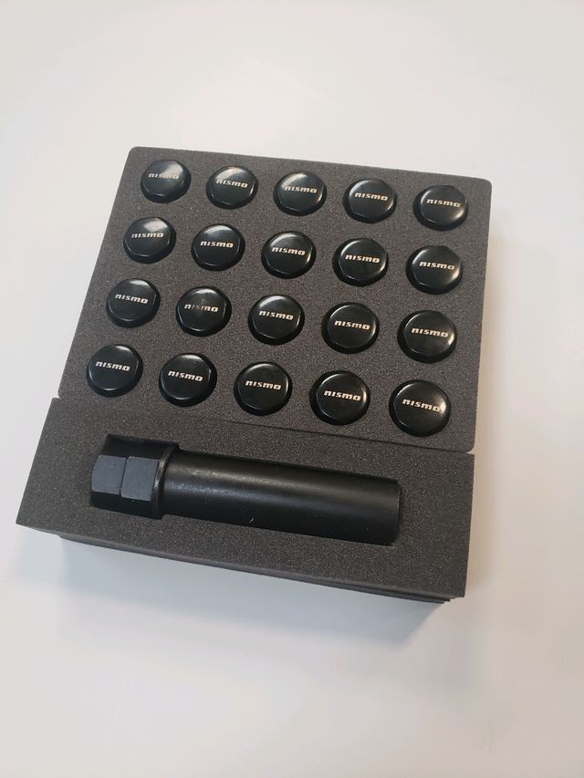 Genuine Nismo Lug Set (20)-7 Sided With Logo LMGT4 40220-RN810