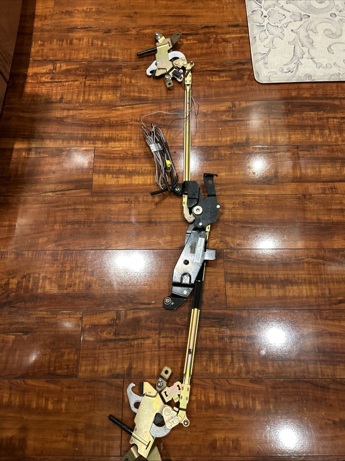 2003-2011 MERCEDES SL500 R230 ROADSTER FRONT TOP ROOF LOCK LATCH LEFT RIGHT 2003-2011 MERCEDES SL500 R230 ROADSTER FRONT TOP ROOF LOCK LATCH LEFT RIGHT
