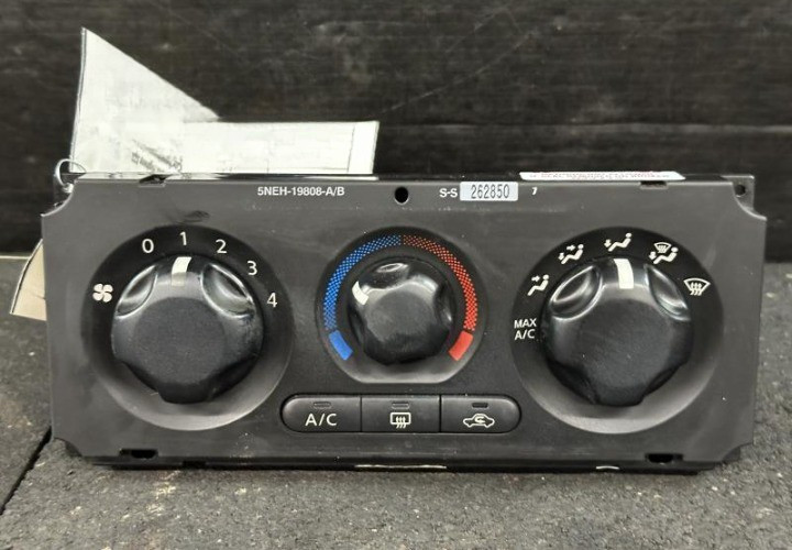 2005-2008 Nissan Xterra AC Heater Climate Control Temperature Control OEM