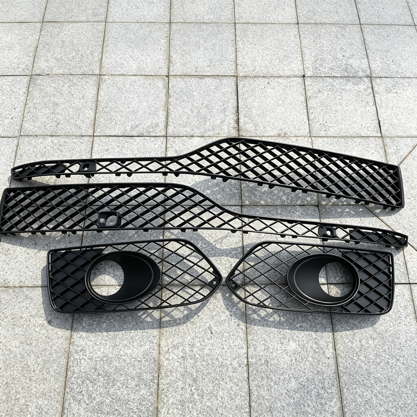 Black Front Bumper Lower Side Mesh Grille for Bentley Bentayga 2015-2020