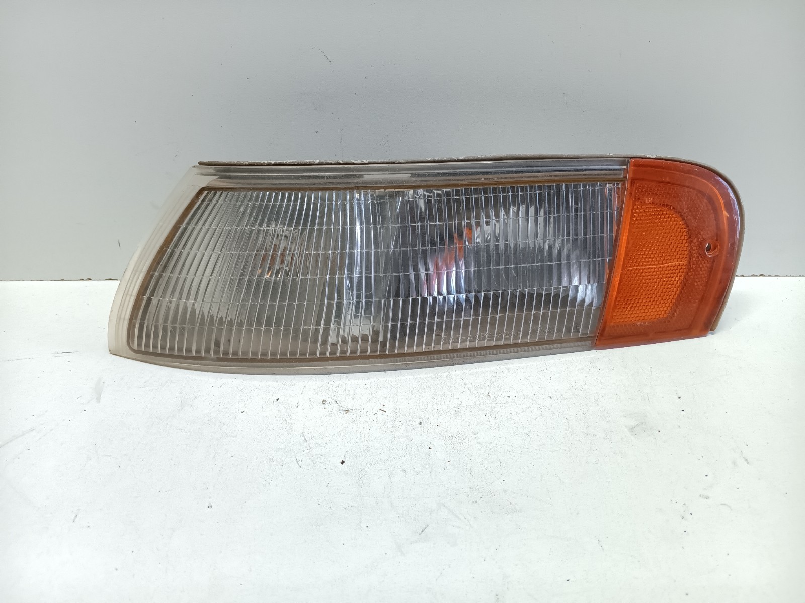 92-95 MERCURY SABLE LEFT FENDER MOUNTED MARKER TURN SIGNAL LIGHT OEM, 116-00861