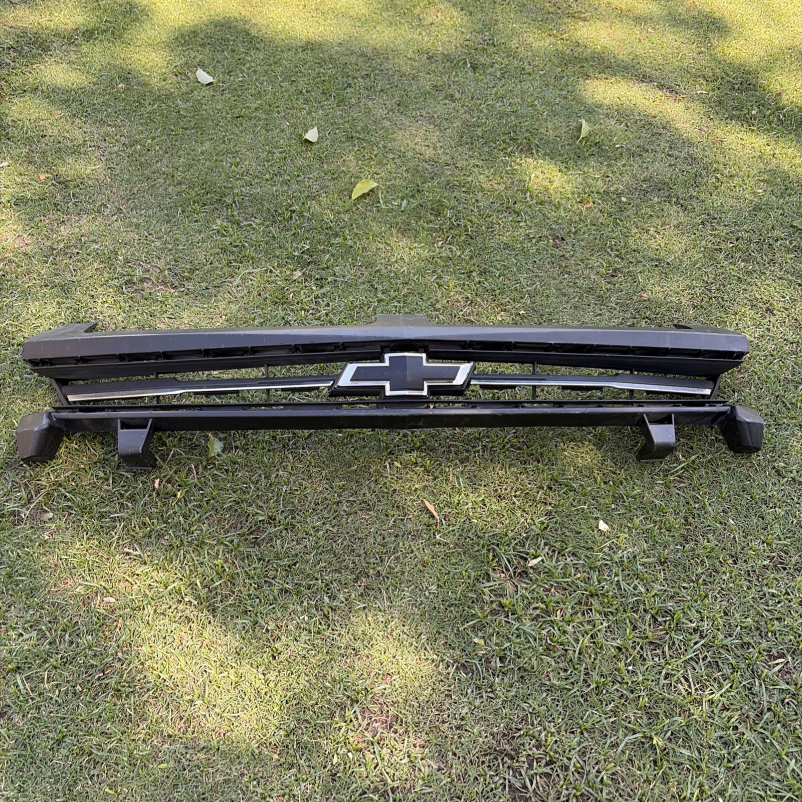 2016 2017 2018 Chevrolet Camaro Front Grille Grill 84140573 OEM Black W/ Emblem