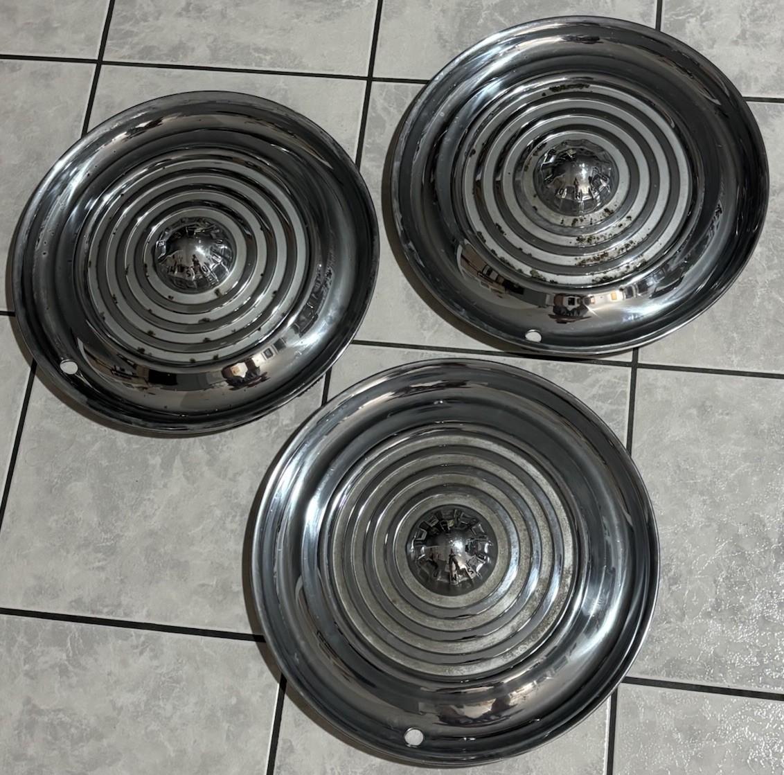 LOT OF 3 VINTAGE ANTIQUE OLDSMOBILE 15” HUB CAPS WHEEL COVERS 1956