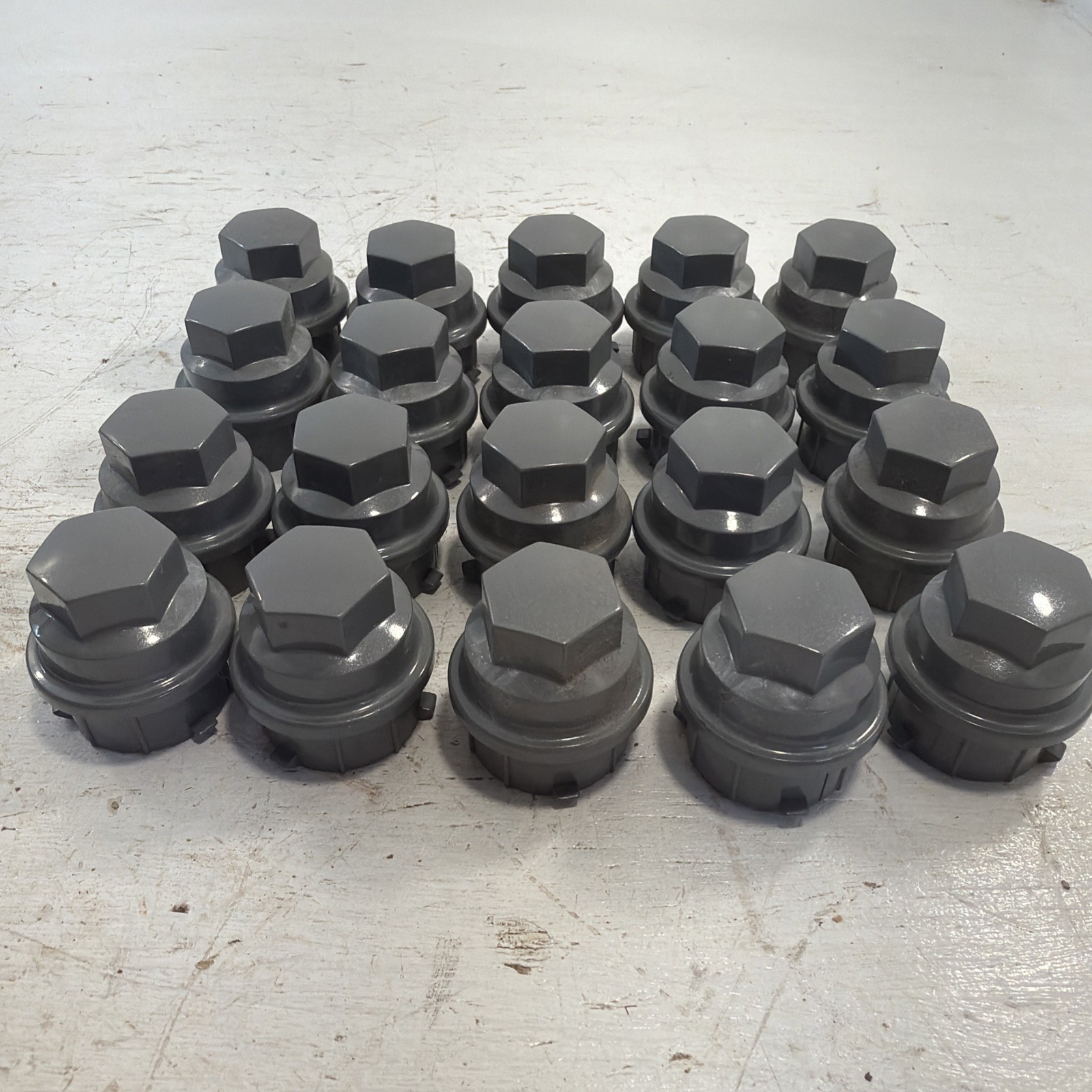 Set of 20 NOS New OEM GM 9593229 Wheel Lug Nut Covers Gray 1997-2008 Grand Prix Set of 20 NOS New OEM GM 9593229 Wheel Lug Nut Covers Gray 1997-2008 Grand Prix