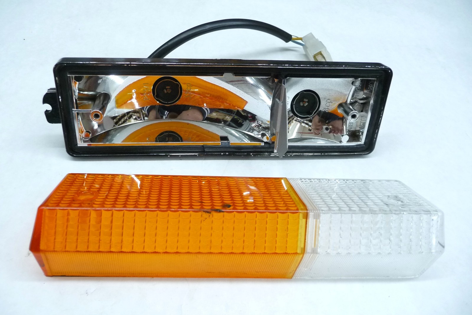 Ferrari 208 308 Lamborghini Countach Jalpa Front Left Indicator Lamp 60121100 OE