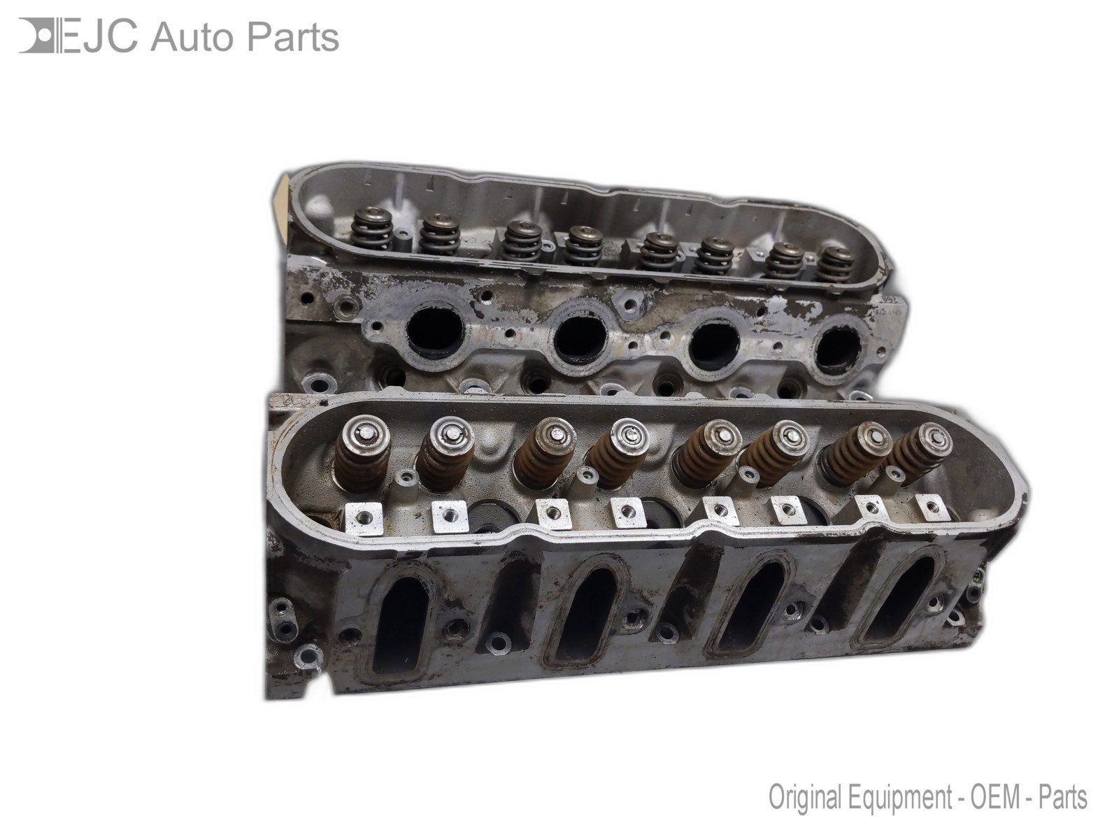 Pair of Cylinder Heads For 99-06 Chevrolet Silverado 1500  5.3 862 Gas